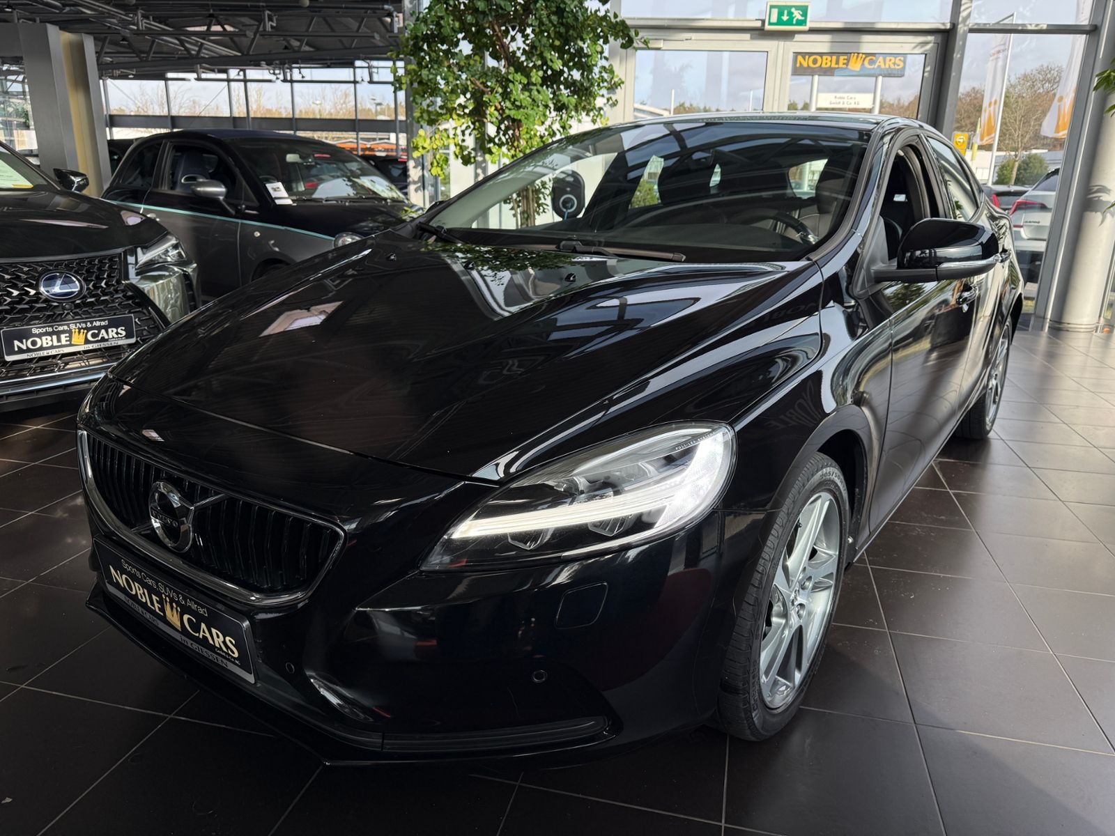 Fahrzeugabbildung Volvo V40 T3 Momentum RFK LED NAVI