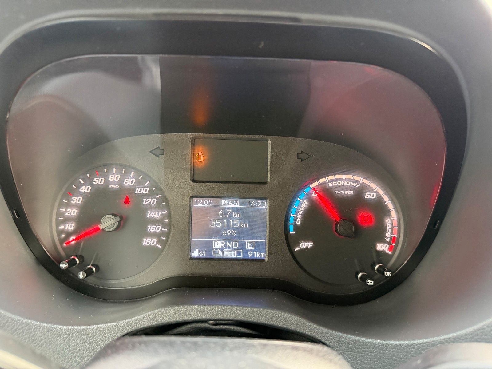 Fahrzeugabbildung Mercedes-Benz eSprinter 312 Klima SHZ Kamera