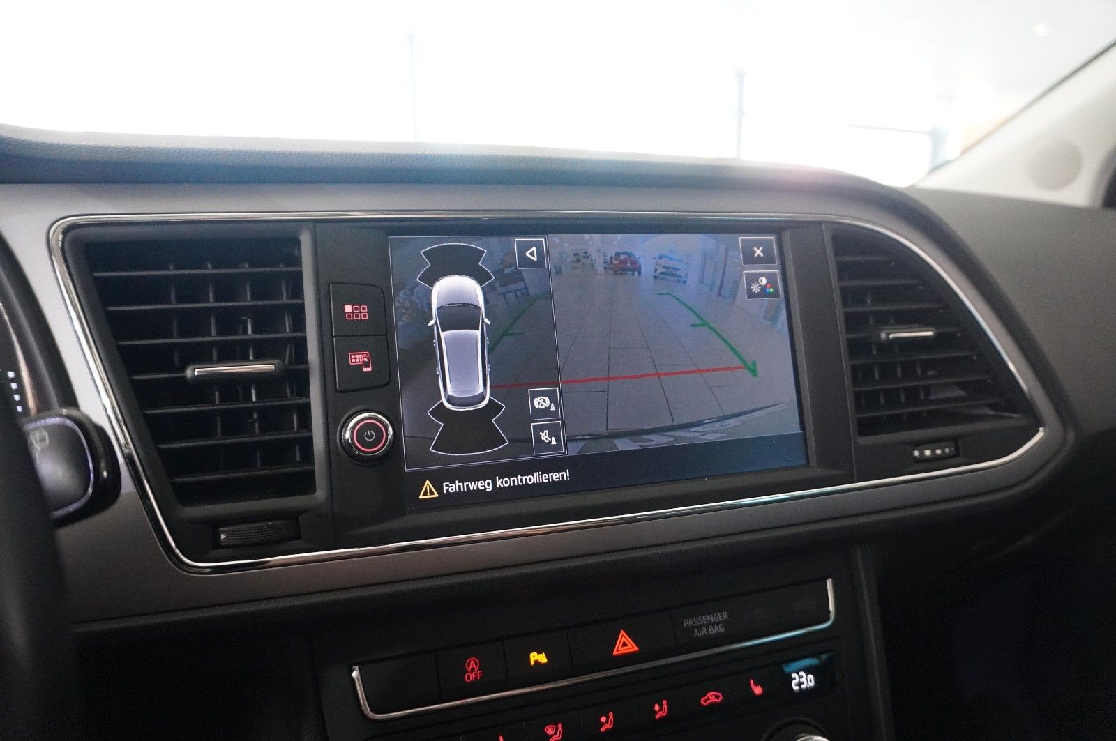 Fahrzeugabbildung SEAT Leon ST 1.6 TDI STYLE DSG NAVI/LED/KAMERA/SH/AHK