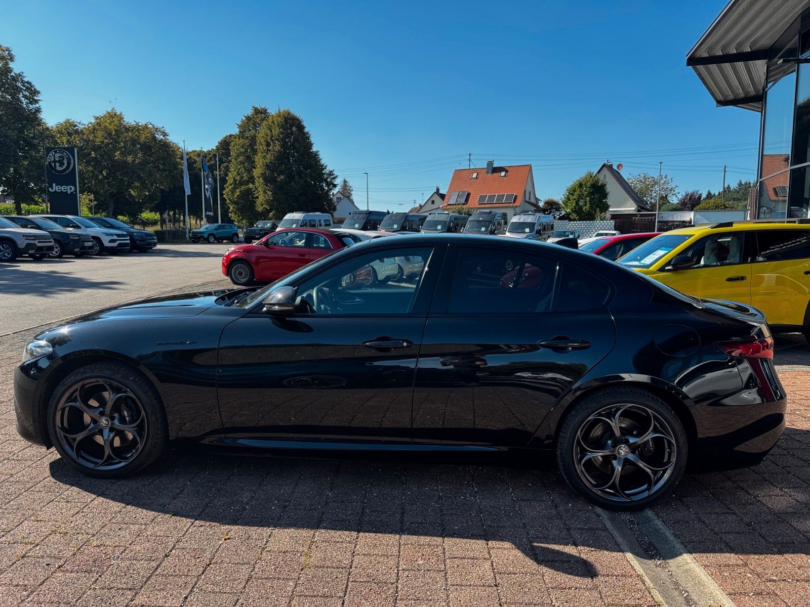 Fahrzeugabbildung Alfa Romeo Giulia 280 PS Q4 Estrema Panorama Navi Carbon