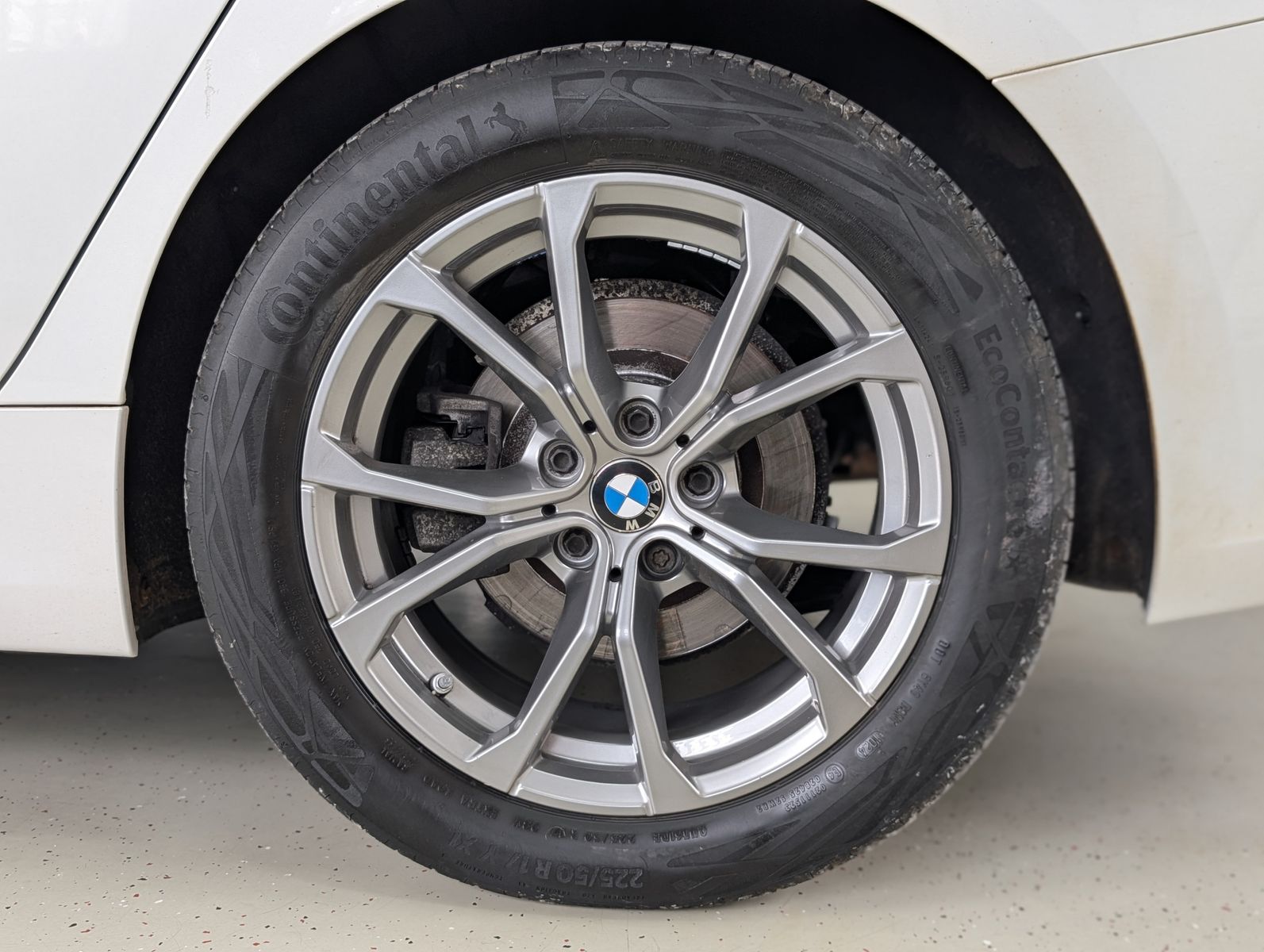Fahrzeugabbildung BMW 320 d Sport Line LED TEMP SHZ PDC NAVI APP