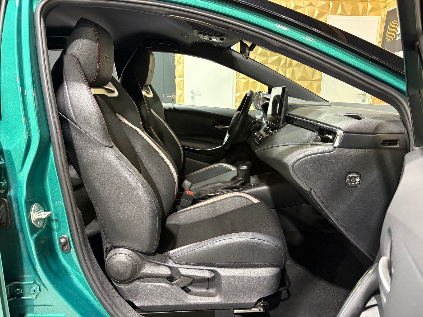Fahrzeugabbildung Toyota Corolla Touring Sports 2.0 Hybrid GR Sport/APPLE