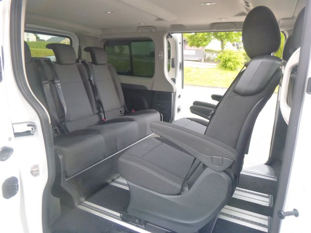 Fahrzeugabbildung Opel Vivaro B Life >Liegen/8Sitze/Navi/SHZ<