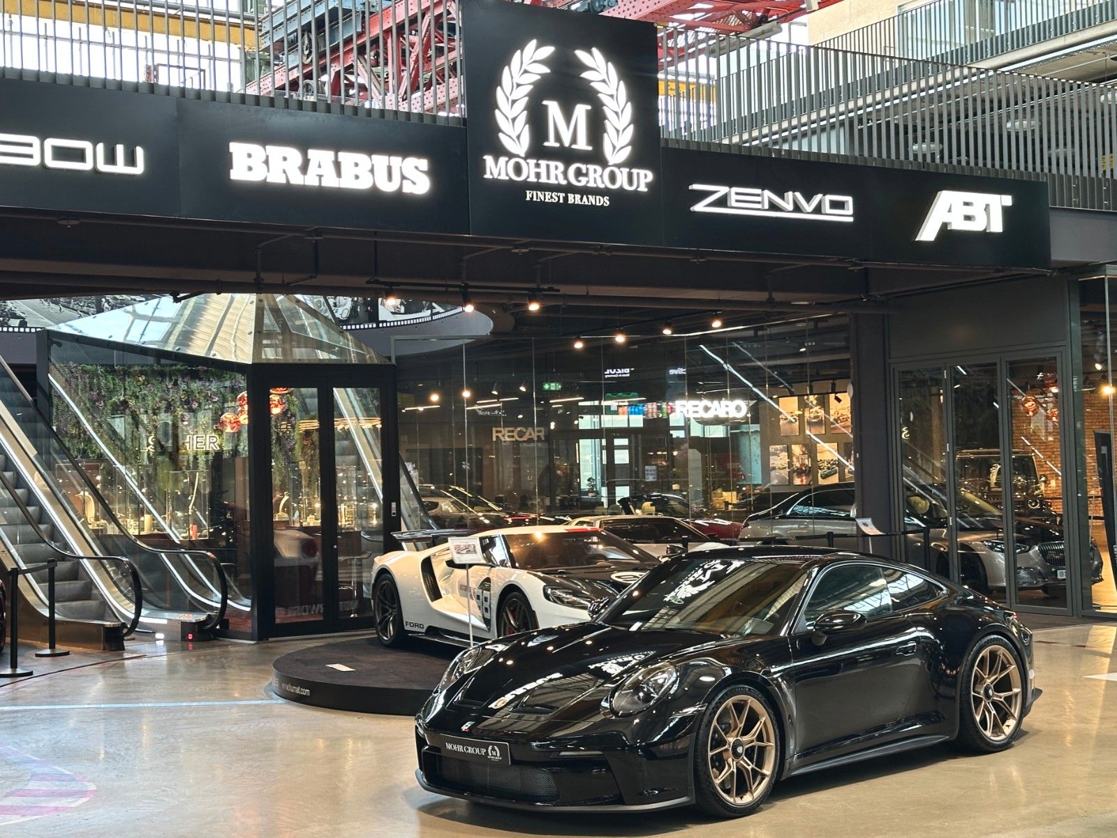 PORSCHE 992 GT3 Touring/PASM/LIFT/CERAMIK/MwSt