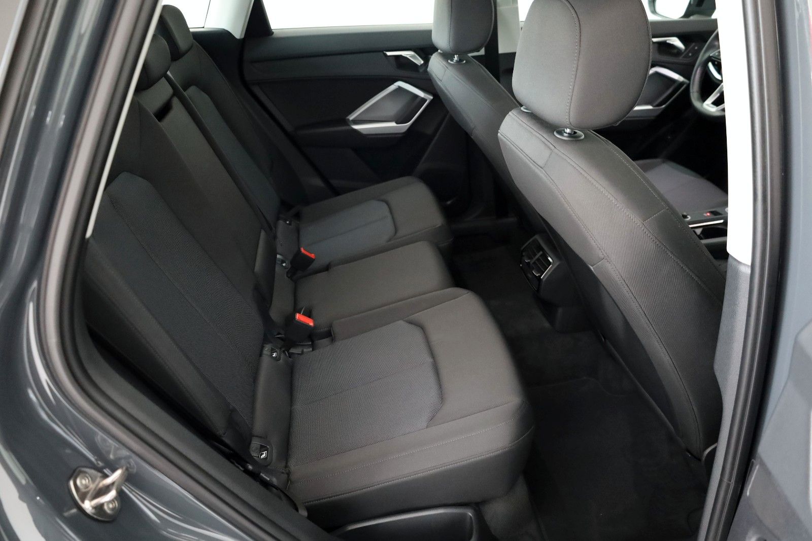 Fahrzeugabbildung Audi Q3 35 TFSI advanced,Navi,SH,PDC,8fach bereift