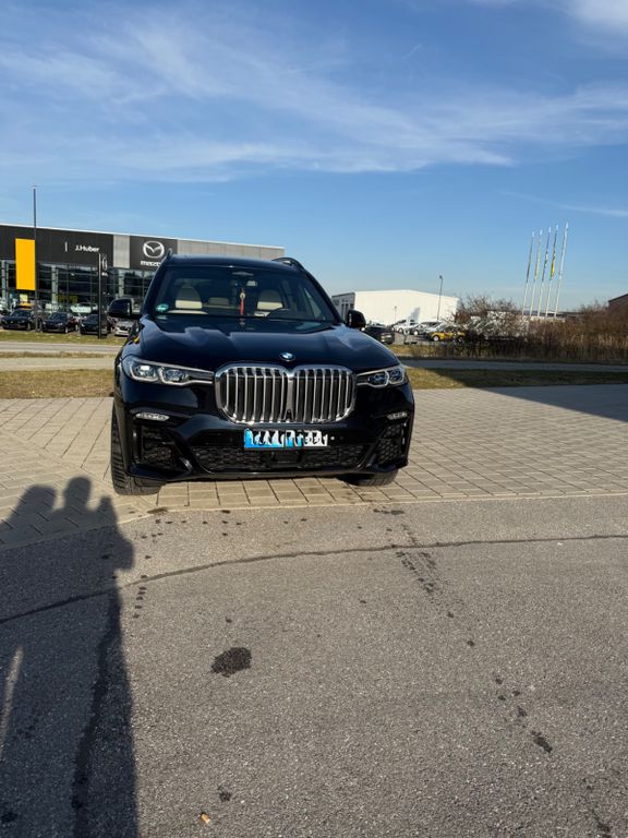 Image of BMW X7