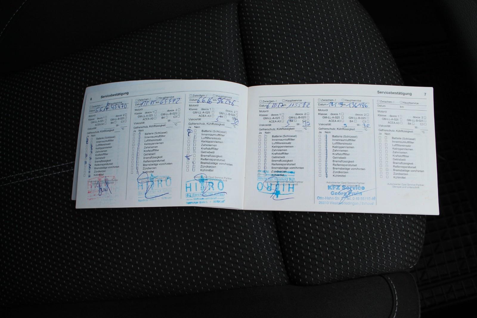 Opel Astra 2011 — photo 19