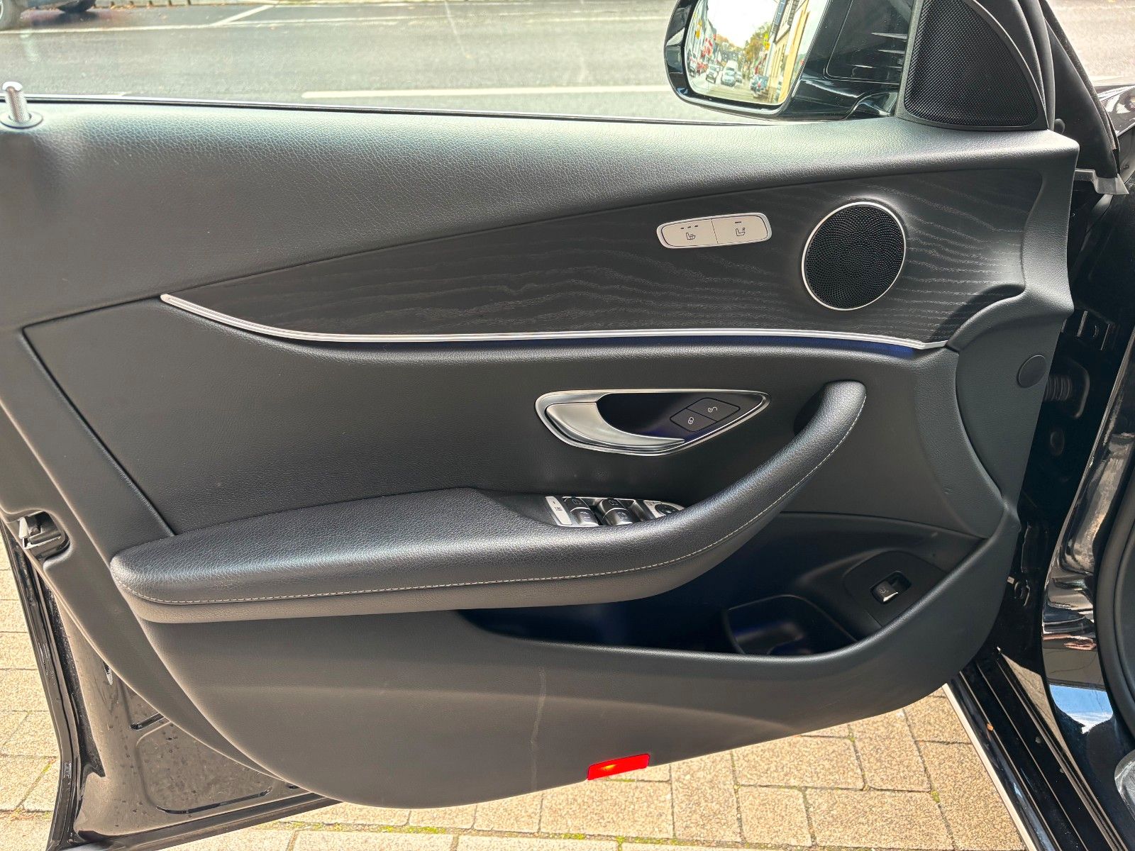 Fahrzeugabbildung Mercedes-Benz E 220d *Ambiente*Kamera*ACC*LED*SHZ