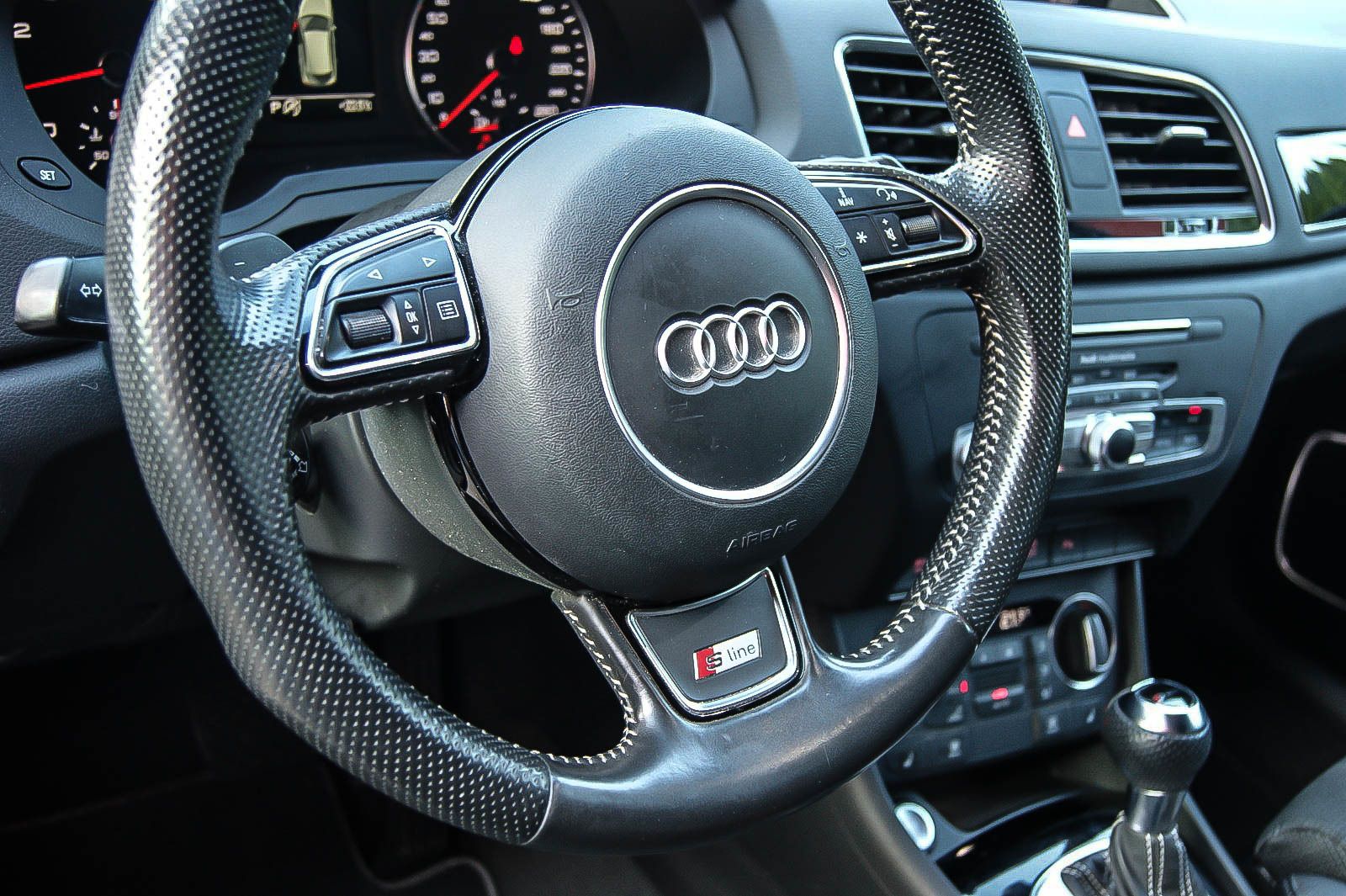 Fahrzeugabbildung Audi Q3 14TSI S-tronic S-LINE PLUS 20-ZOLL PANO BOSE