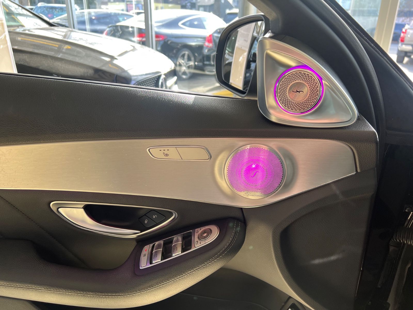 Fahrzeugabbildung Mercedes-Benz C 200 CGI Lim AMG LINE *AMBIENTE*KAMERA*HEAD-UP*