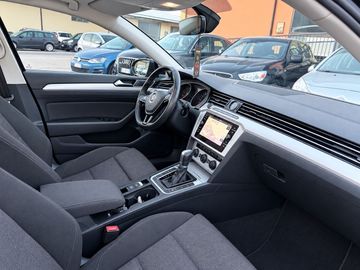 Volkswagen Passat - 8