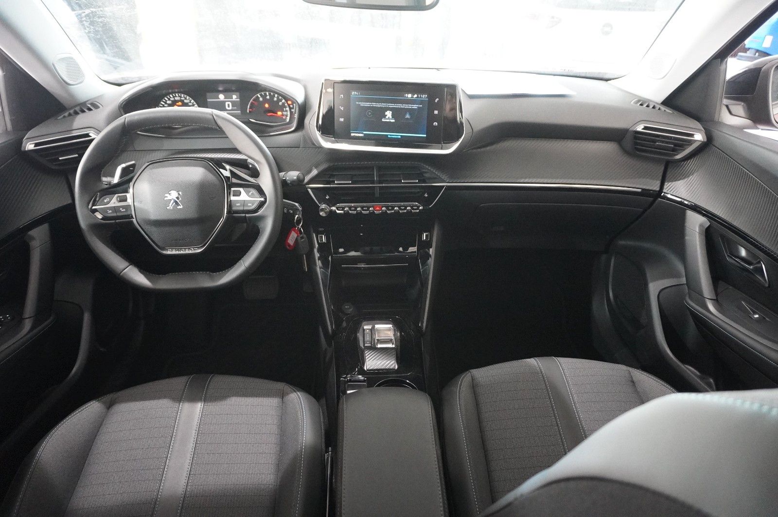 Fahrzeugabbildung Peugeot 2008 1.2T ALLURE AT NAVI/LED/KAMERA/SHZ/VIRT.