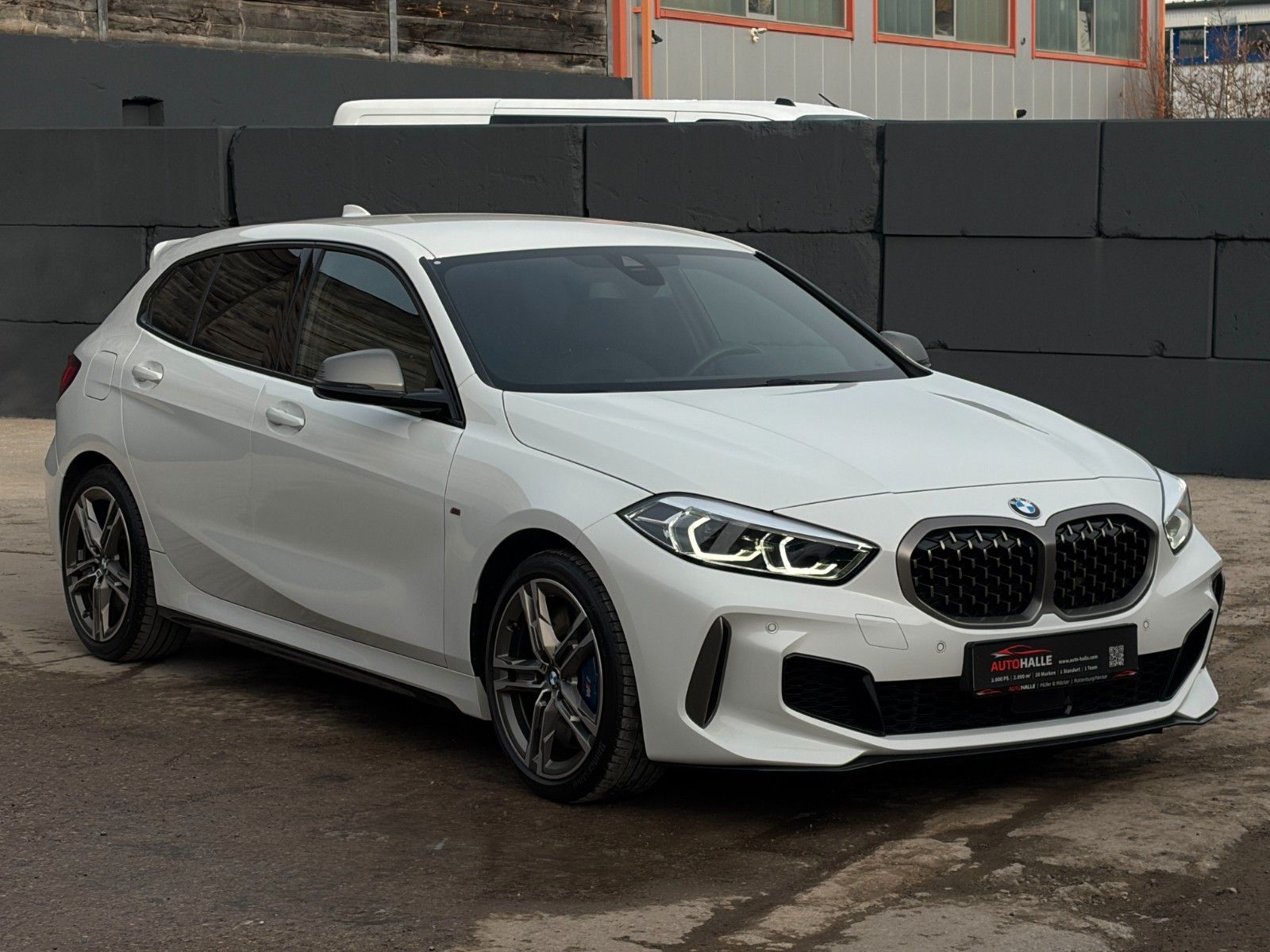 Fahrzeugabbildung BMW M135i xDrive HiFi SHZ LED DAB PDC Wireless Temp