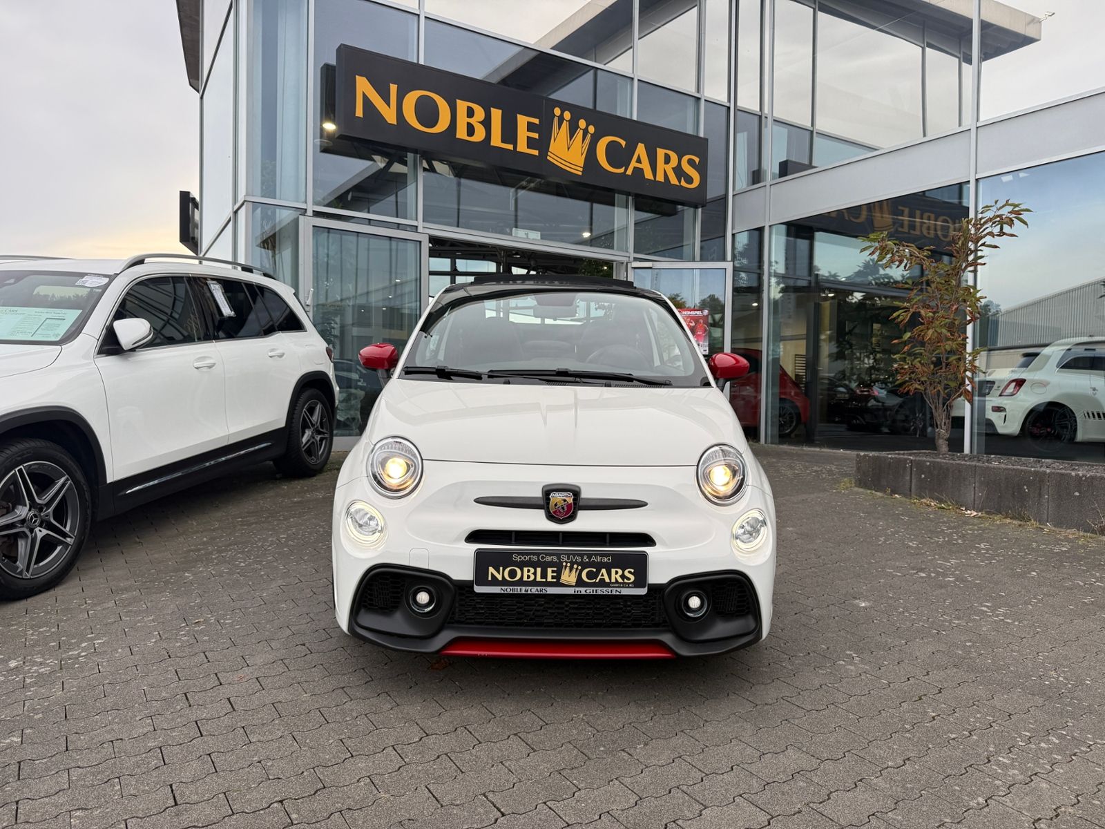 Fahrzeugabbildung Abarth 695C SABELT BREMBO RED-Paket CarPlay
