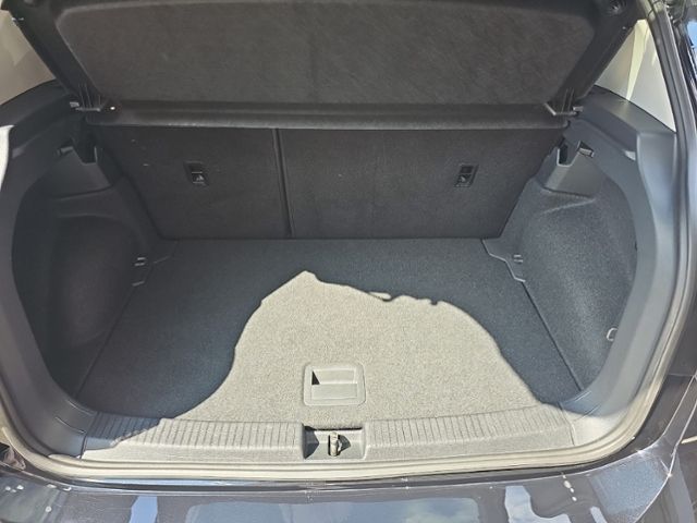 Fahrzeugabbildung Volkswagen T-Cross 1.5 TSI LIFE AHK SHZ LED KLIMA KEYLESS A
