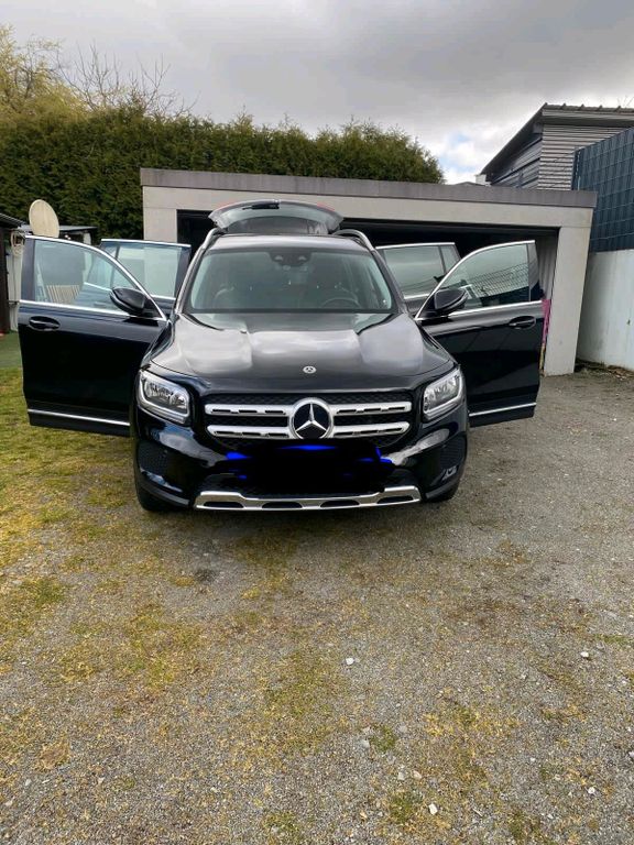 Image of Mercedes-Benz GLB 180