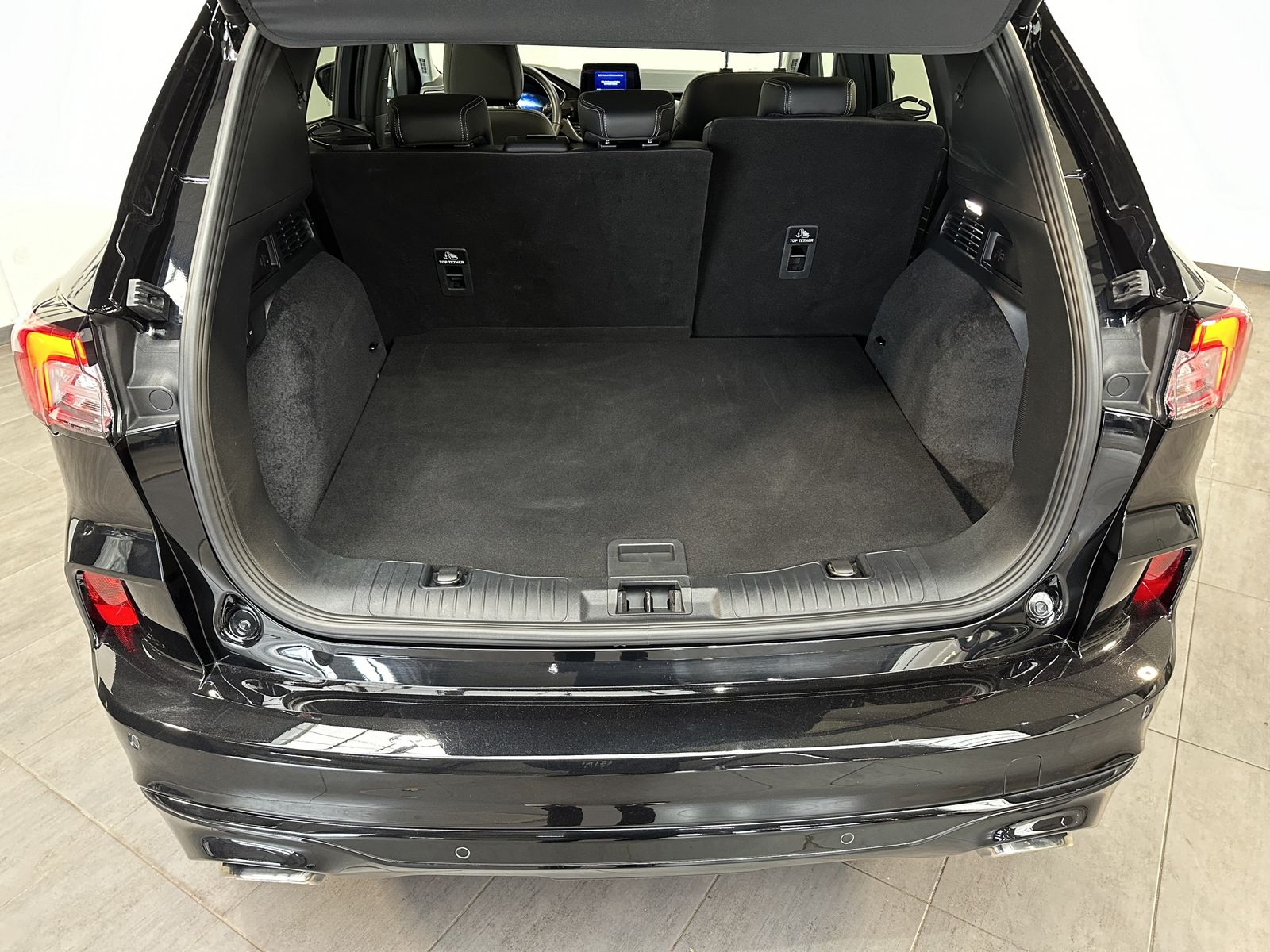 Fahrzeugabbildung Ford Kuga 2.5 Plug-In Hybrid Vignale NAV+LED+PANO+ACC