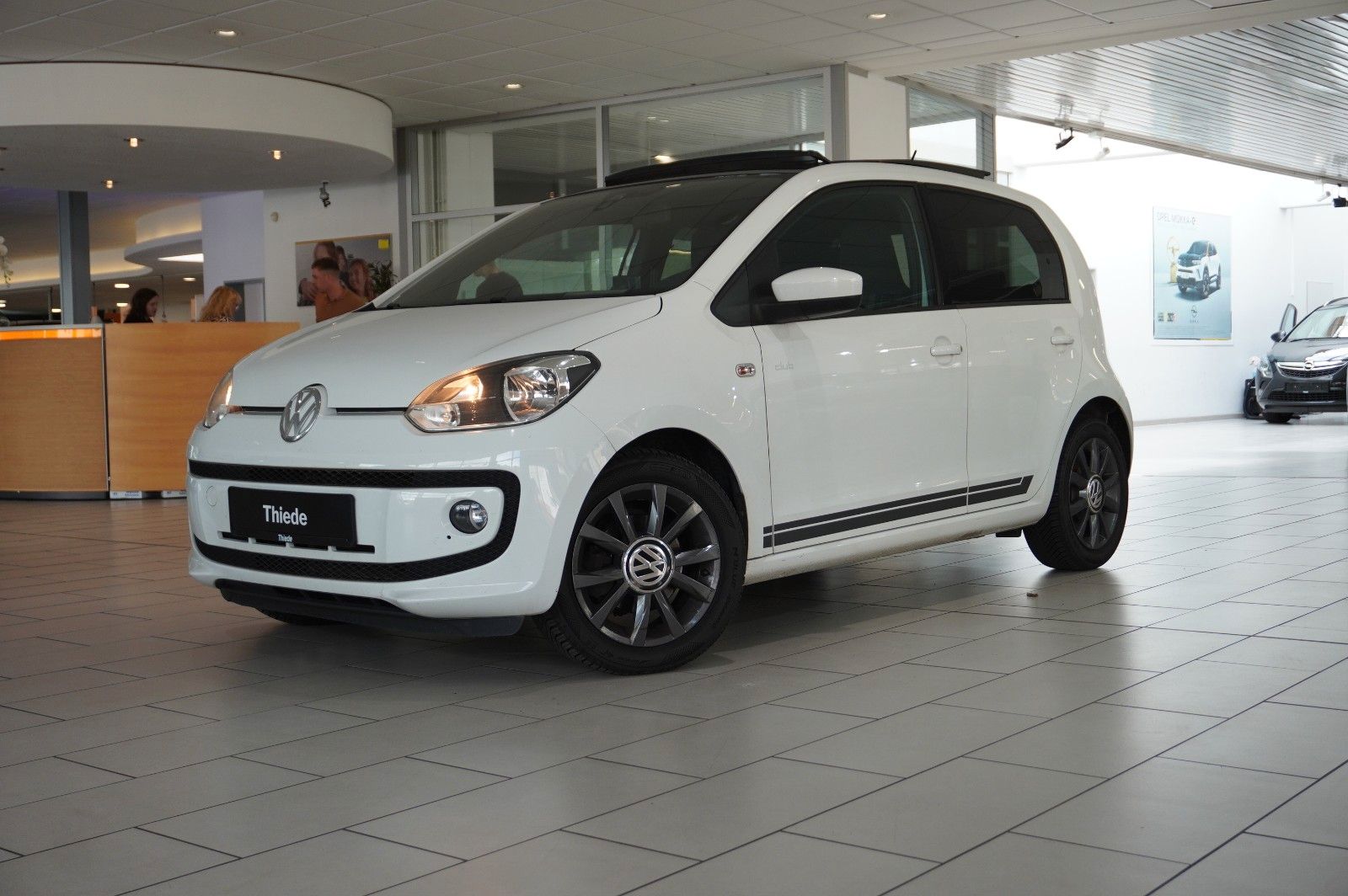Fahrzeugabbildung Volkswagen up! 1.0 CLUB 5-TÜR NAVI/SPORT/PANO./SHZ/PDC/TEMP