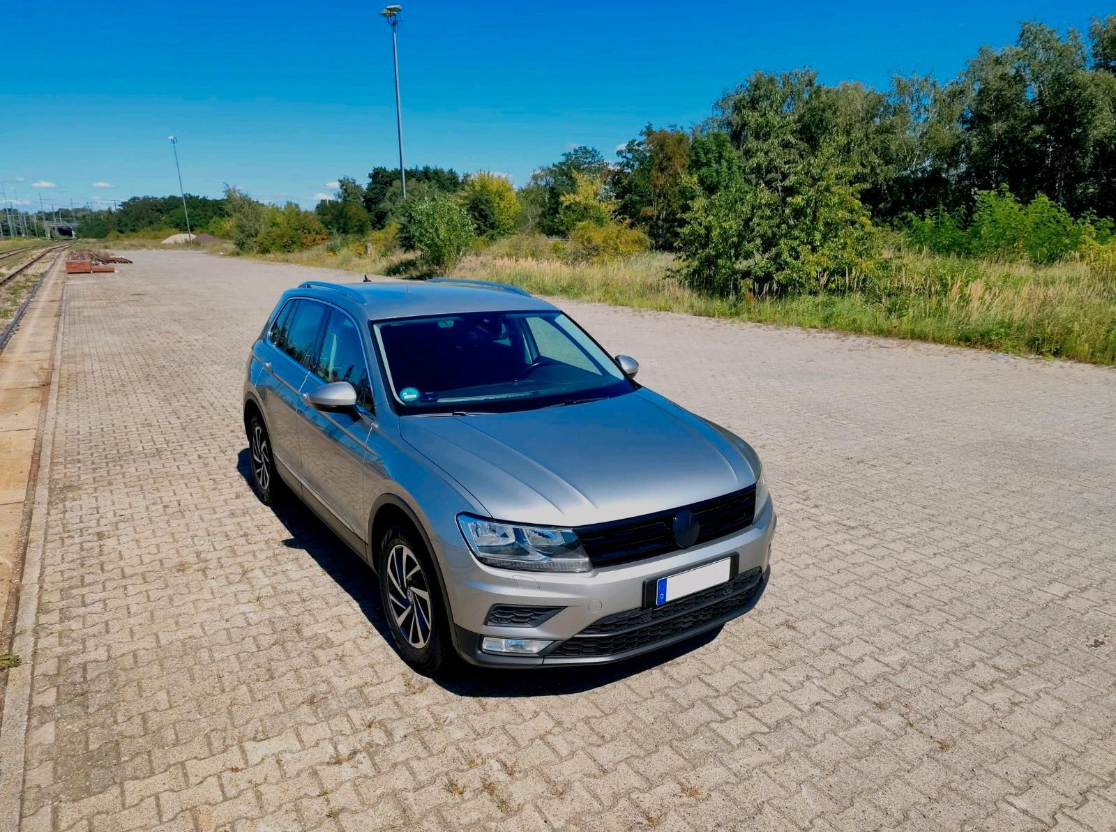 VW VW Tiguan Sound 2018 Navi LED ACC CarPlay ...