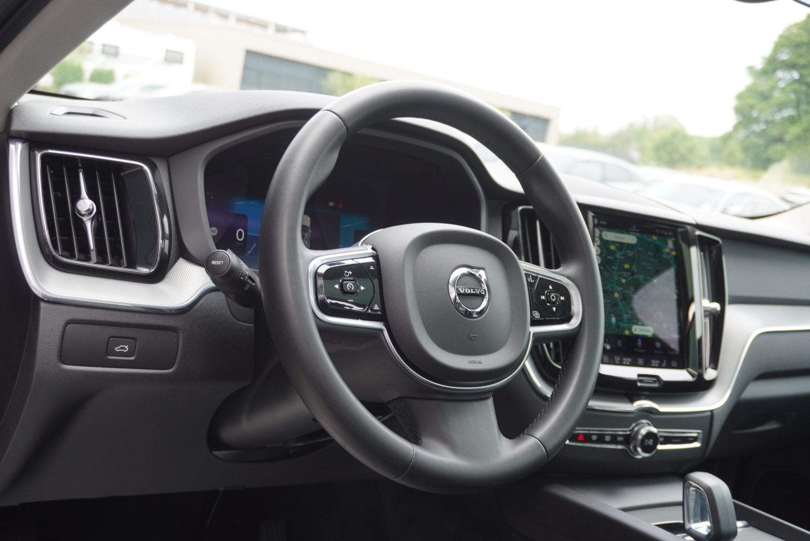 Volvo XC60 Plus Dark Pano Standhzg AHK Assistenz 360° foto 18