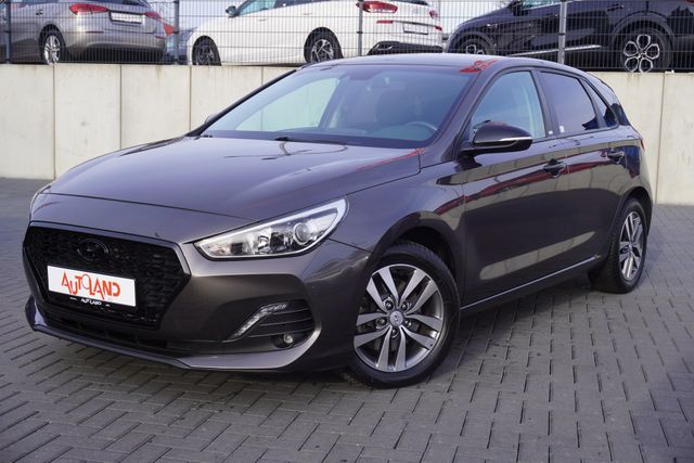 Hyundai i30 1.4 YES! Navi Kamera PDC Spurhalte Tempomat