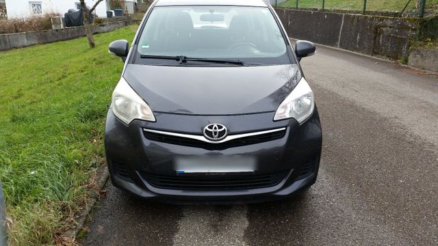 Toyota Verso S  1.4 Diesel  AHK   EZ: 2013...