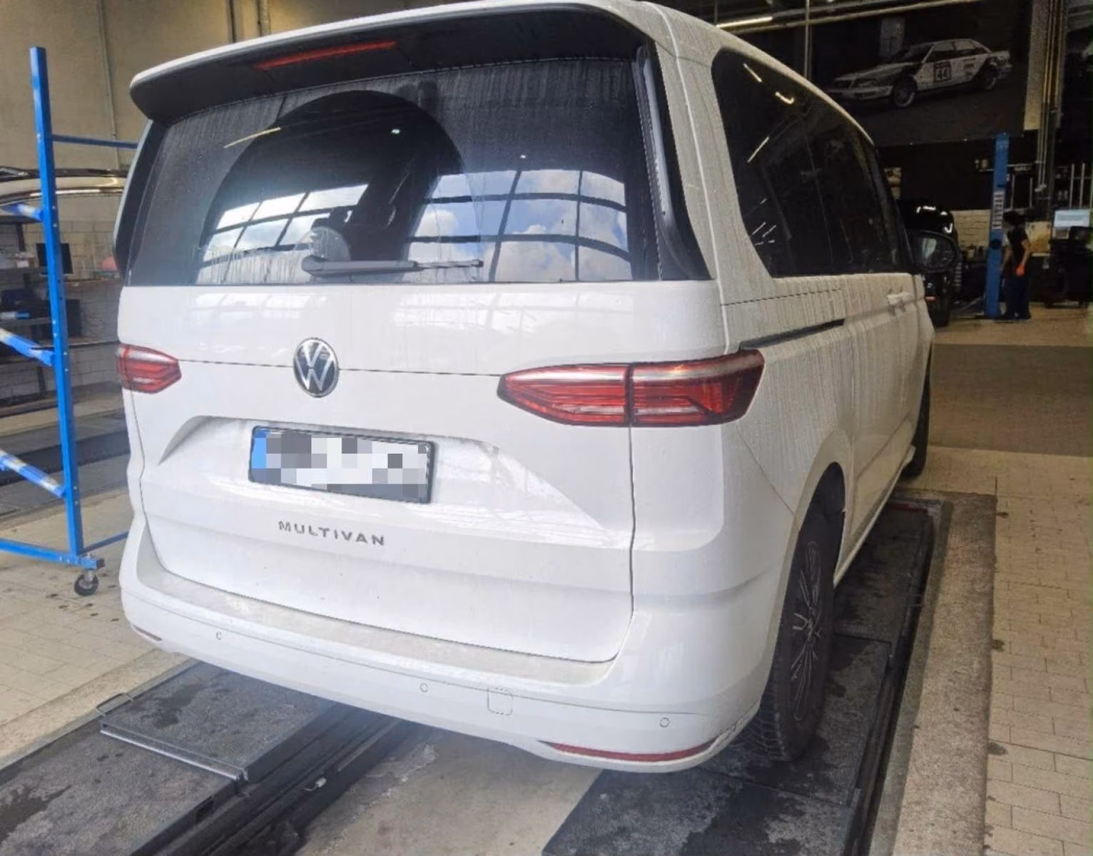 Volkswagen T7 Multivan 2.0 TSI - MATRIX / HEAD-UP / AHK