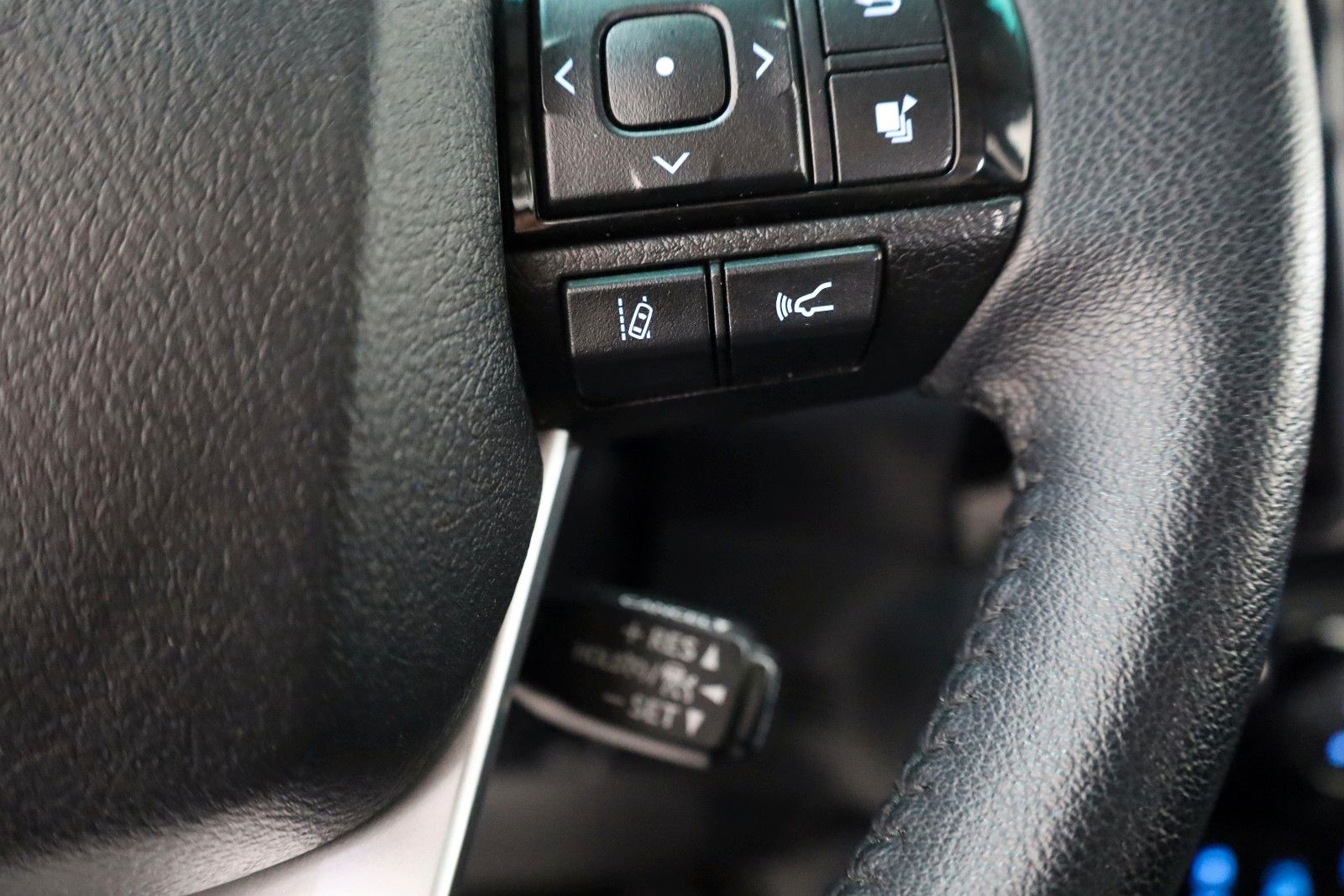 Fahrzeugabbildung Toyota Hilux 2.8 D-4D Executive, CarPlay, Kamera, Rollo