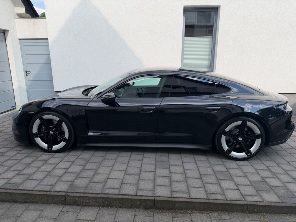 Image of Porsche Taycan