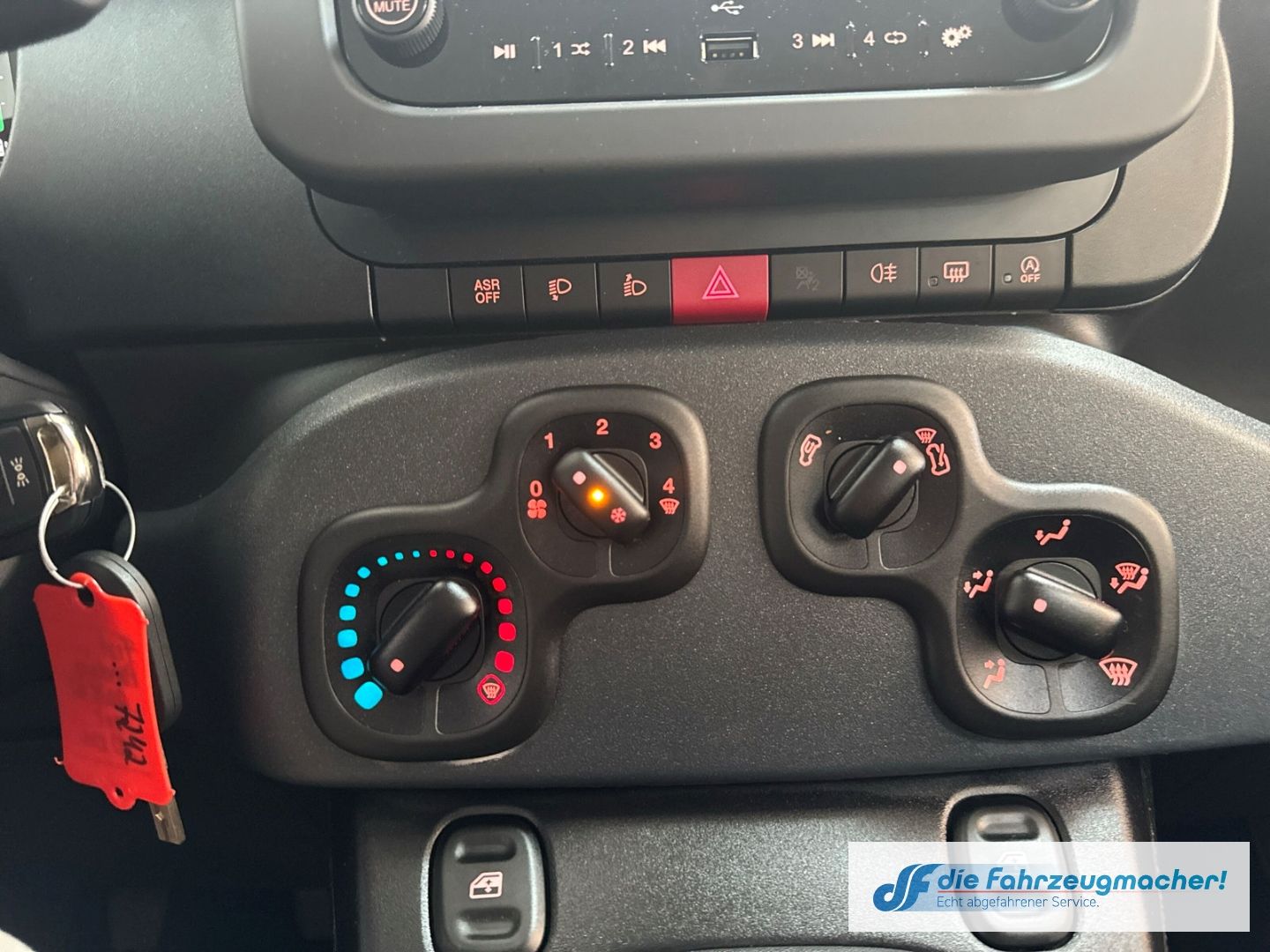 Fahrzeugabbildung Fiat Pandina Hybrid Icon Tempomat Digitales Cockpit D