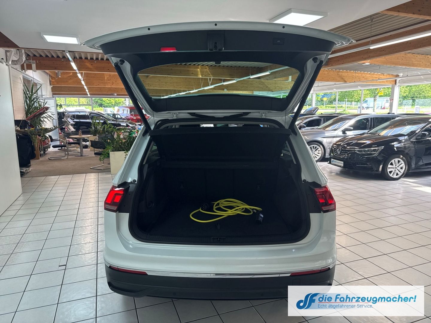 Fahrzeugabbildung Volkswagen Tiguan Life eHybrid 1.4 TSI EU6d Navi Digitales