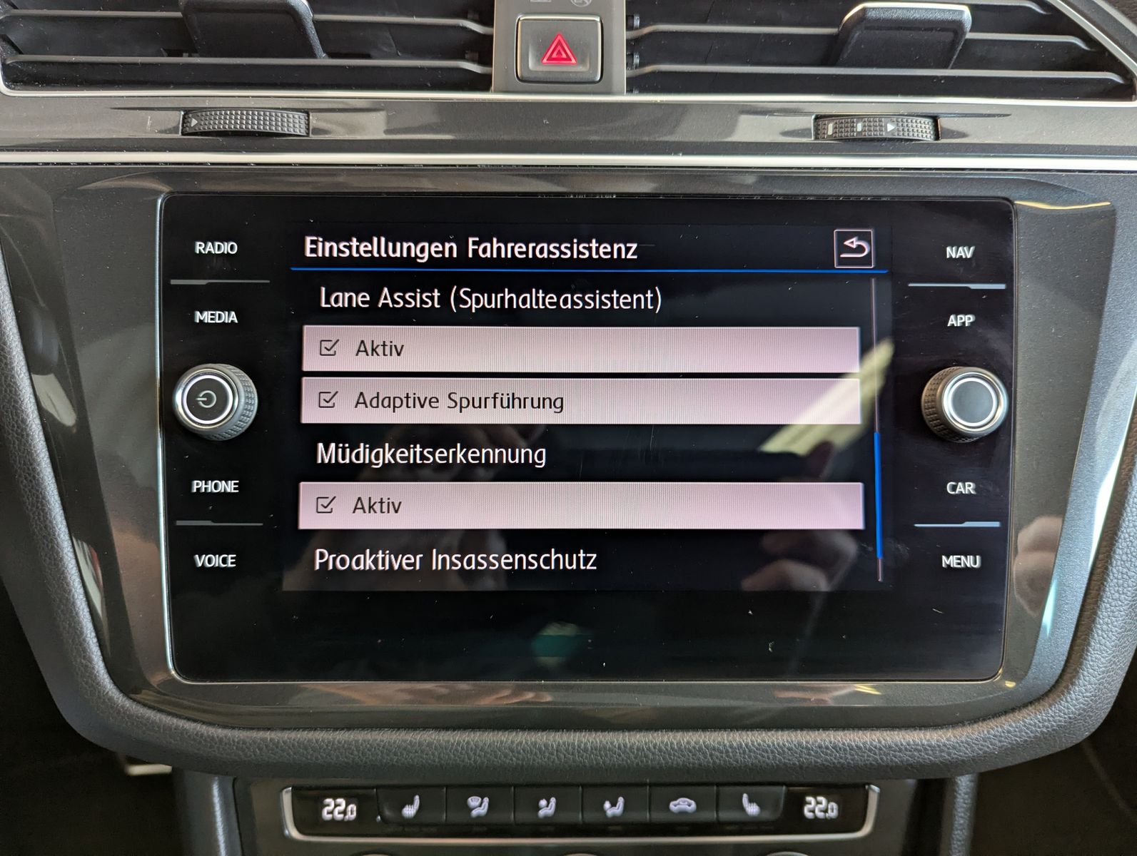 VW Tiguan 2.0 TDI DSG 4M 2x R-Line Pano HUD AHK 20" - Image 29