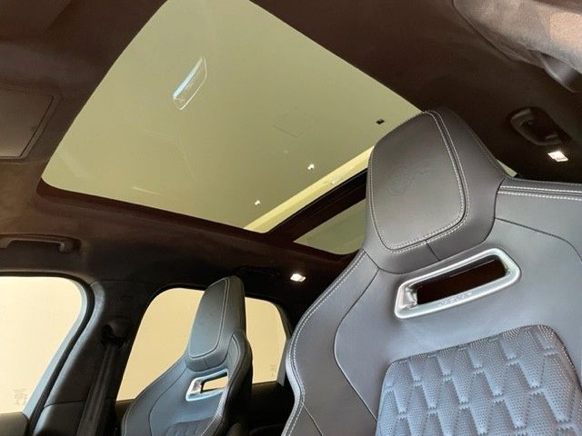 Fahrzeugabbildung Jaguar F-PACE P550 SVR AWD Panoramadach AHK elk. & 22"