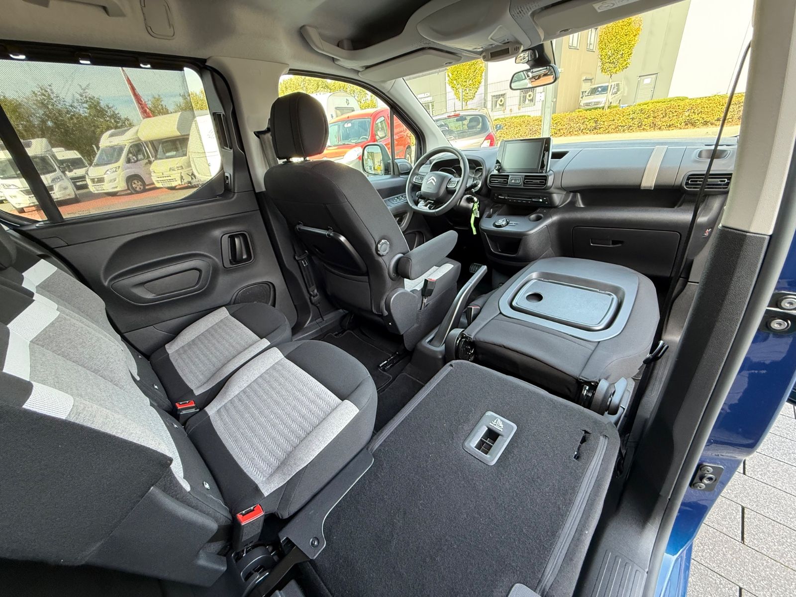 Fahrzeugabbildung Citroën Berlingo XL 7-SITZER AUTOM. KLIMA SITZHEIZ. CAM