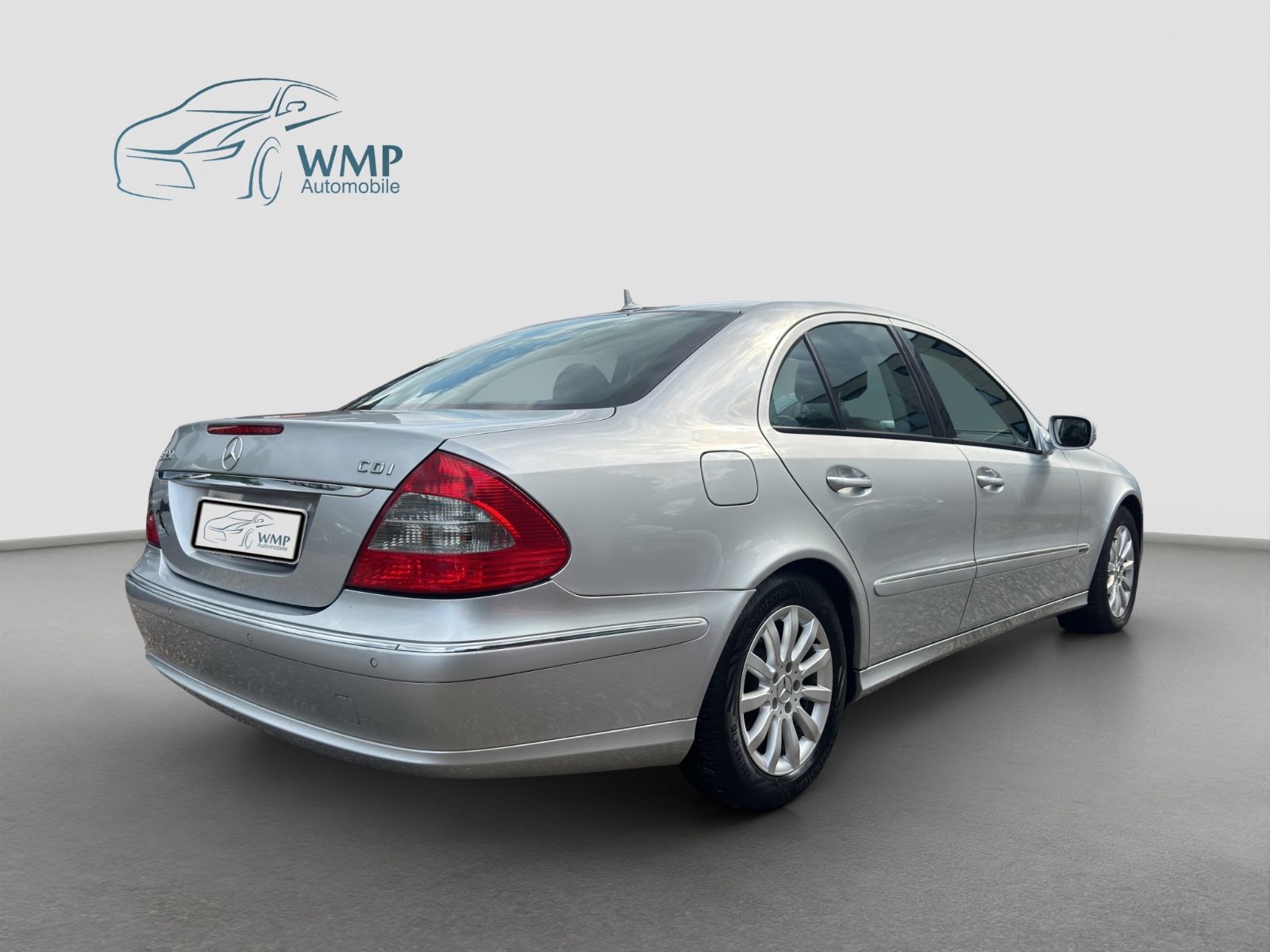 Fahrzeugabbildung Mercedes-Benz E 320 CDI Lim.  /Luftfahrwerk/Motorschaden