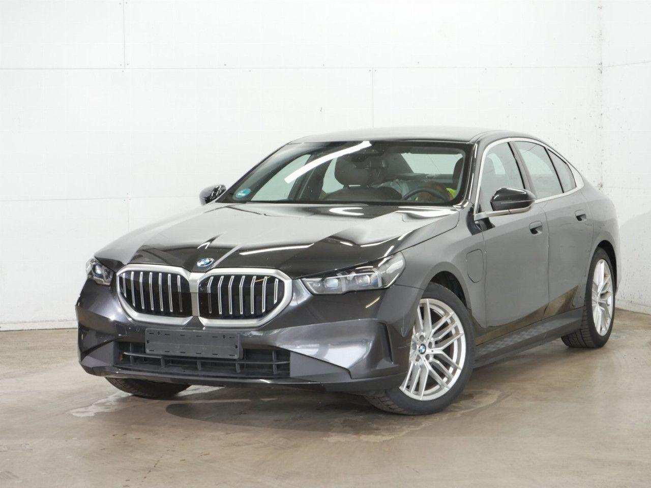 BMW 530e xDr Limo LivProf DAProf 360° KomfSi B/W