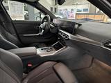 BMW 320 i Limousine M Sport HUD LED Kamera Navi. Sit - BMW 320 mit Benzin-Antrieb: Schwarz