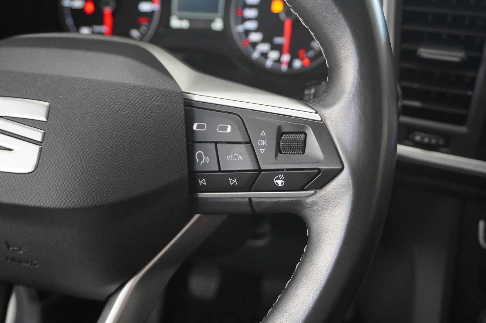 Fahrzeugabbildung SEAT Ateca 2.0 TDI STYLE NAVI/LED/SHZ/TEMP./PDC/DAB+