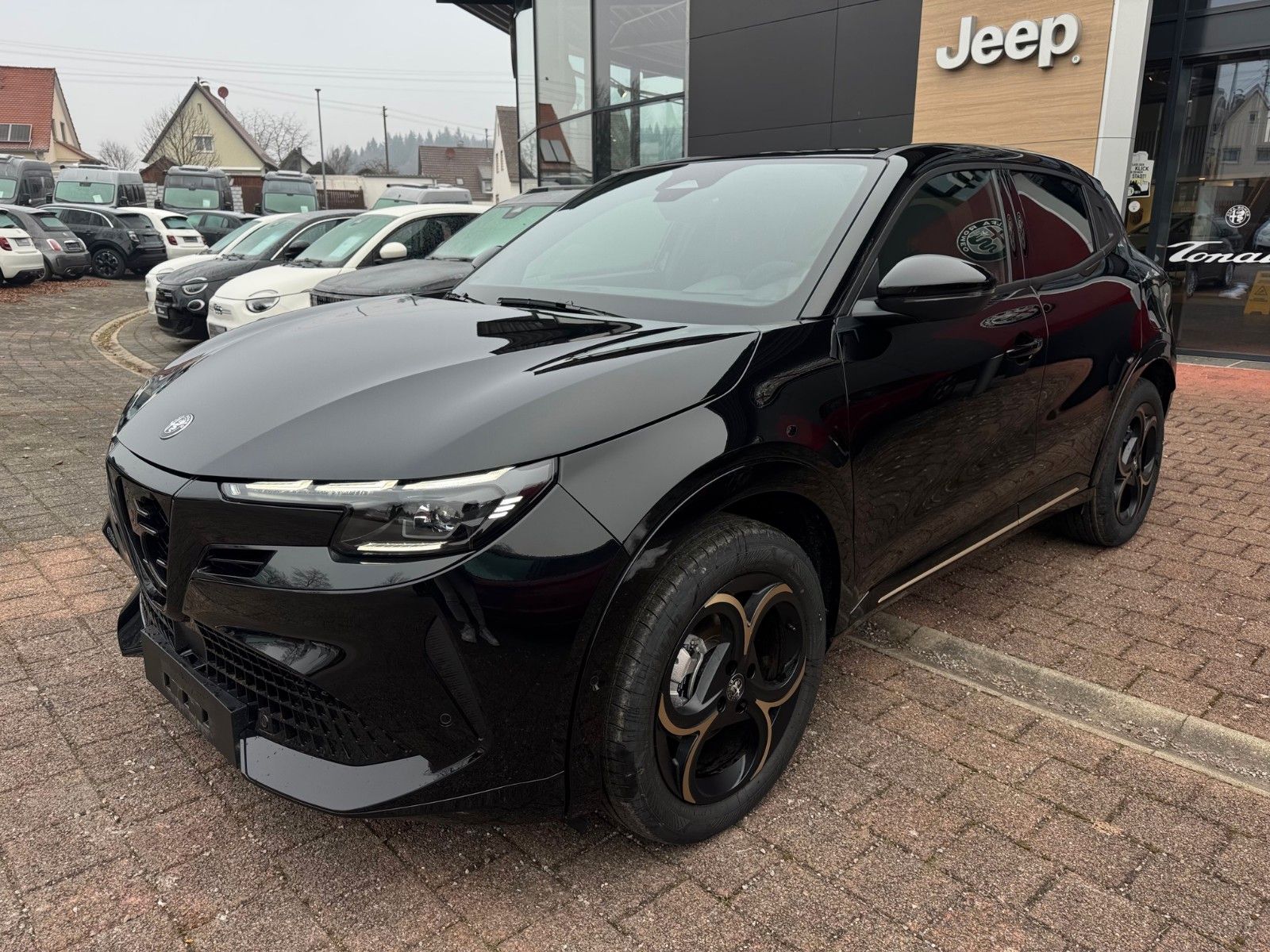 Fahrzeugabbildung Alfa Romeo Junior Ibrida 1.2 Intensa Automatik Navi Kamera