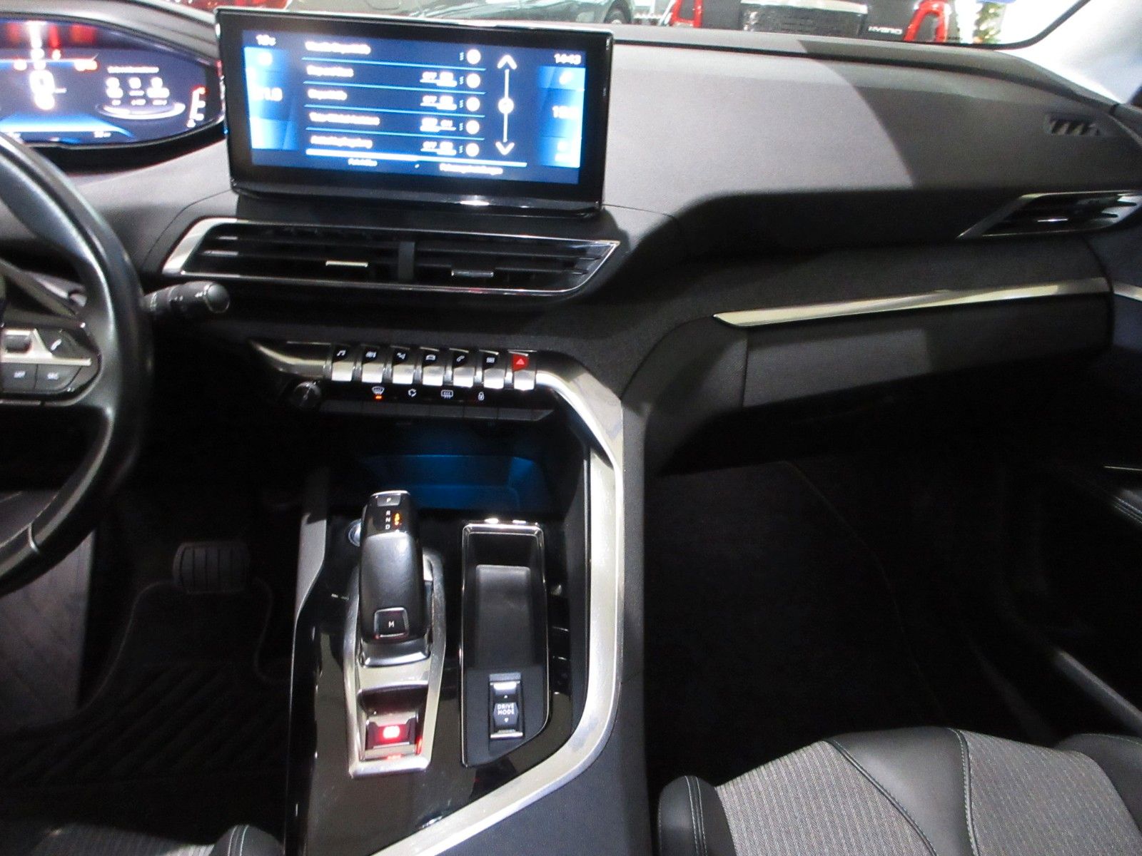 Fahrzeugabbildung Peugeot 5008 Allure Pack 1.5D LED/NAVI/AHK/PDC/R´CAM