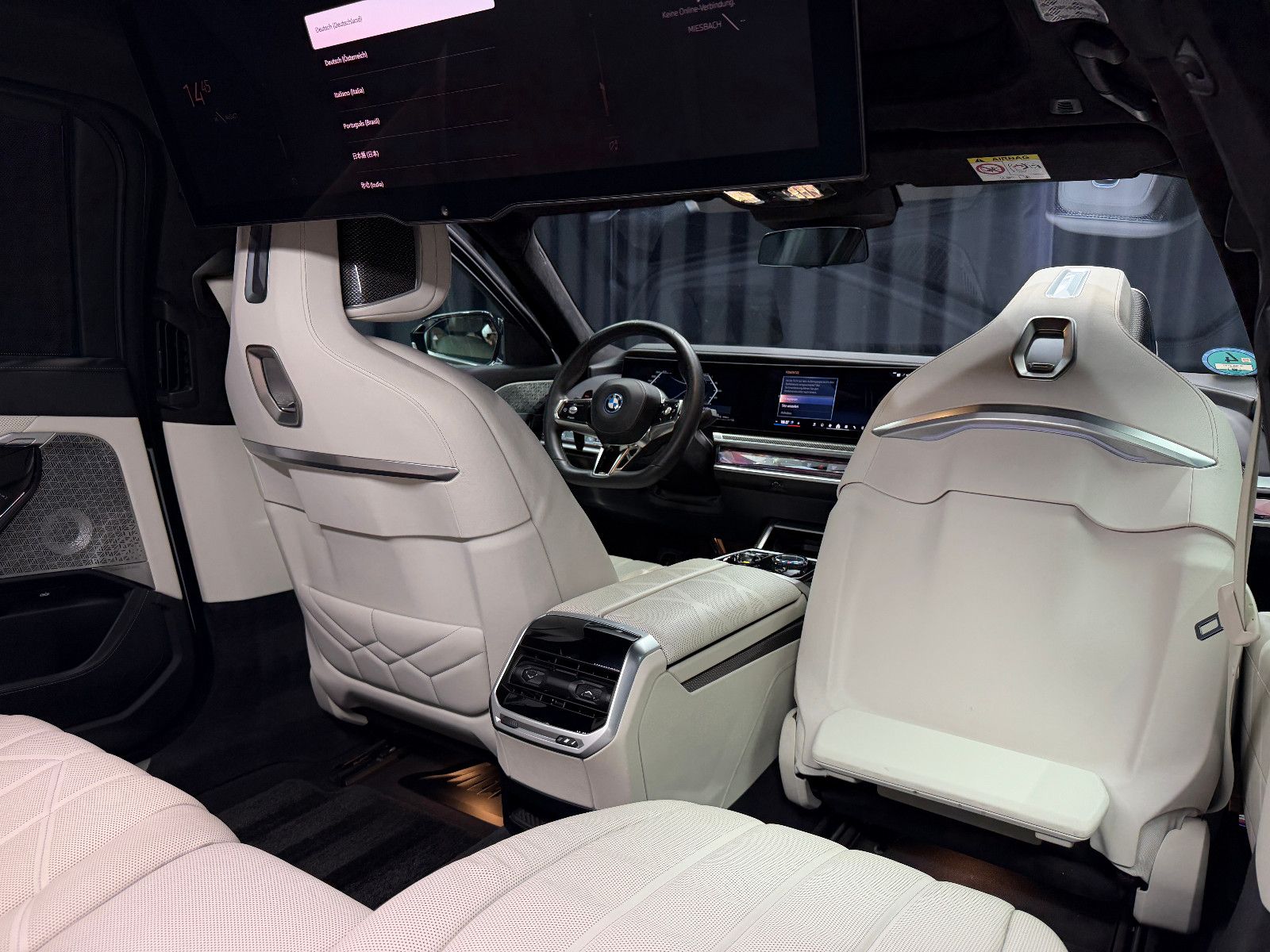 Fahrzeugabbildung BMW M760 e xDrive M-SPORT|TV|B&W|SKY-LOUNGE|MEGAVOLL