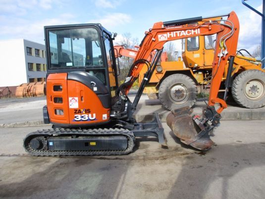 Hitachi ZX33U-6 (netto 40.850 €)