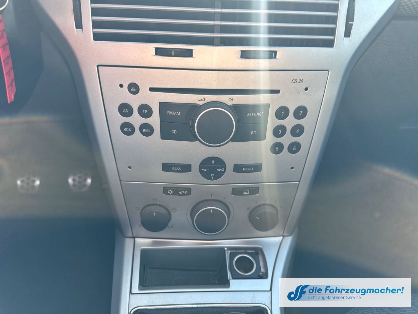 Fahrzeugabbildung Opel Astra H Sport Temp PDC HÄNDLER AUTO Alu Sportfah