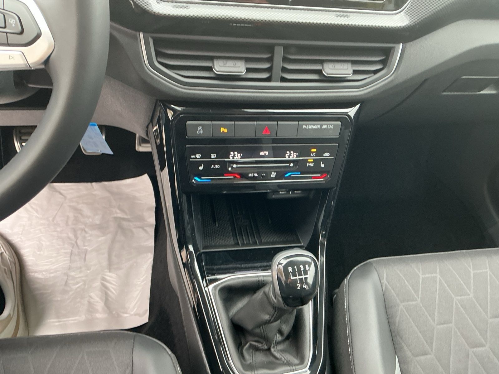 Volkswagen T-Cross - Bild 9