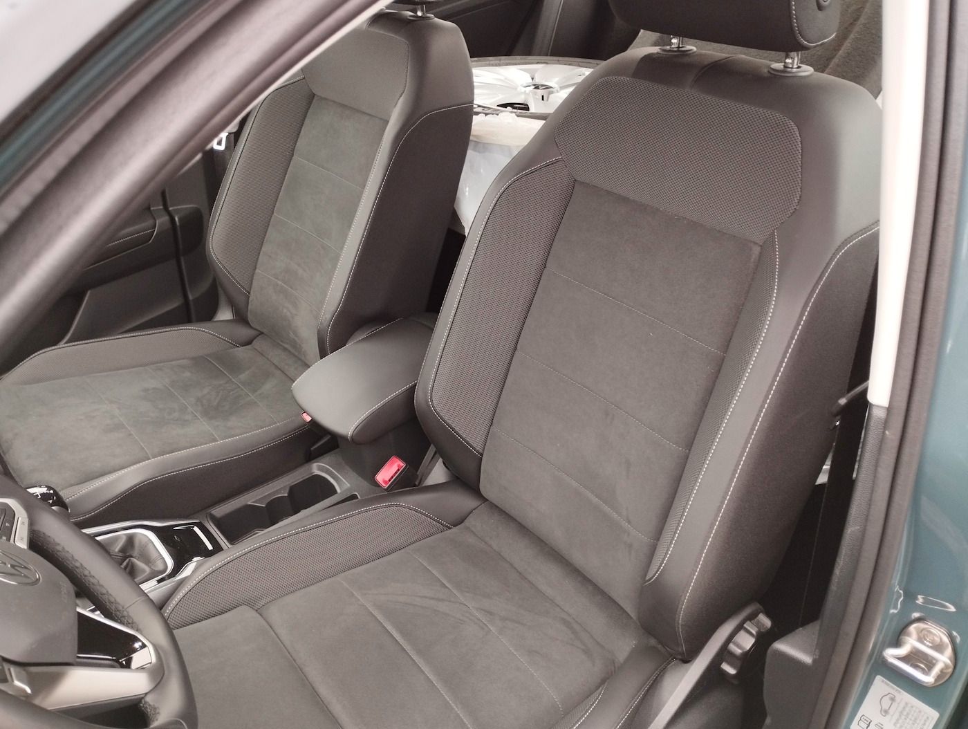 Fahrzeugabbildung Volkswagen T-Roc 1.5 Style NEU42T AHK LED ACC SHZ NAVI PDC