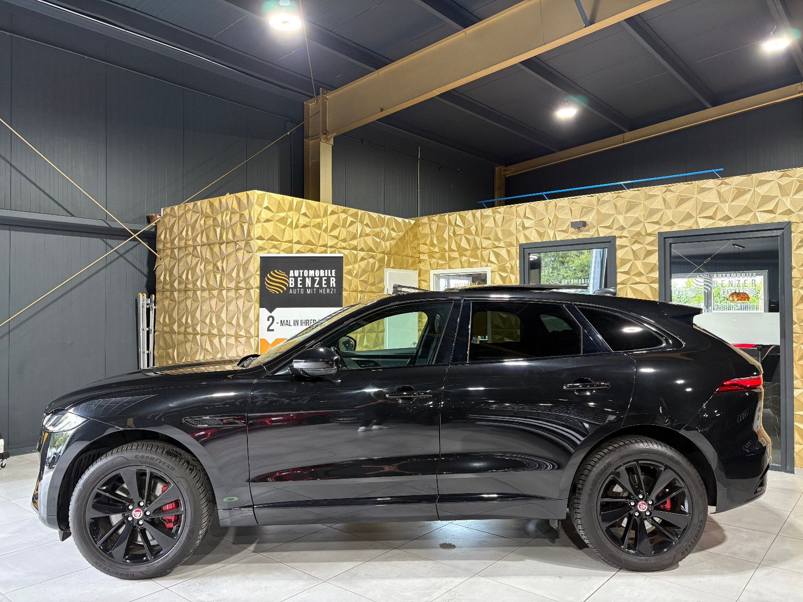 Fahrzeugabbildung Jaguar F-PACE R-Dynamic SE AWD/D300/PANO/APPLE/MEMORY/
