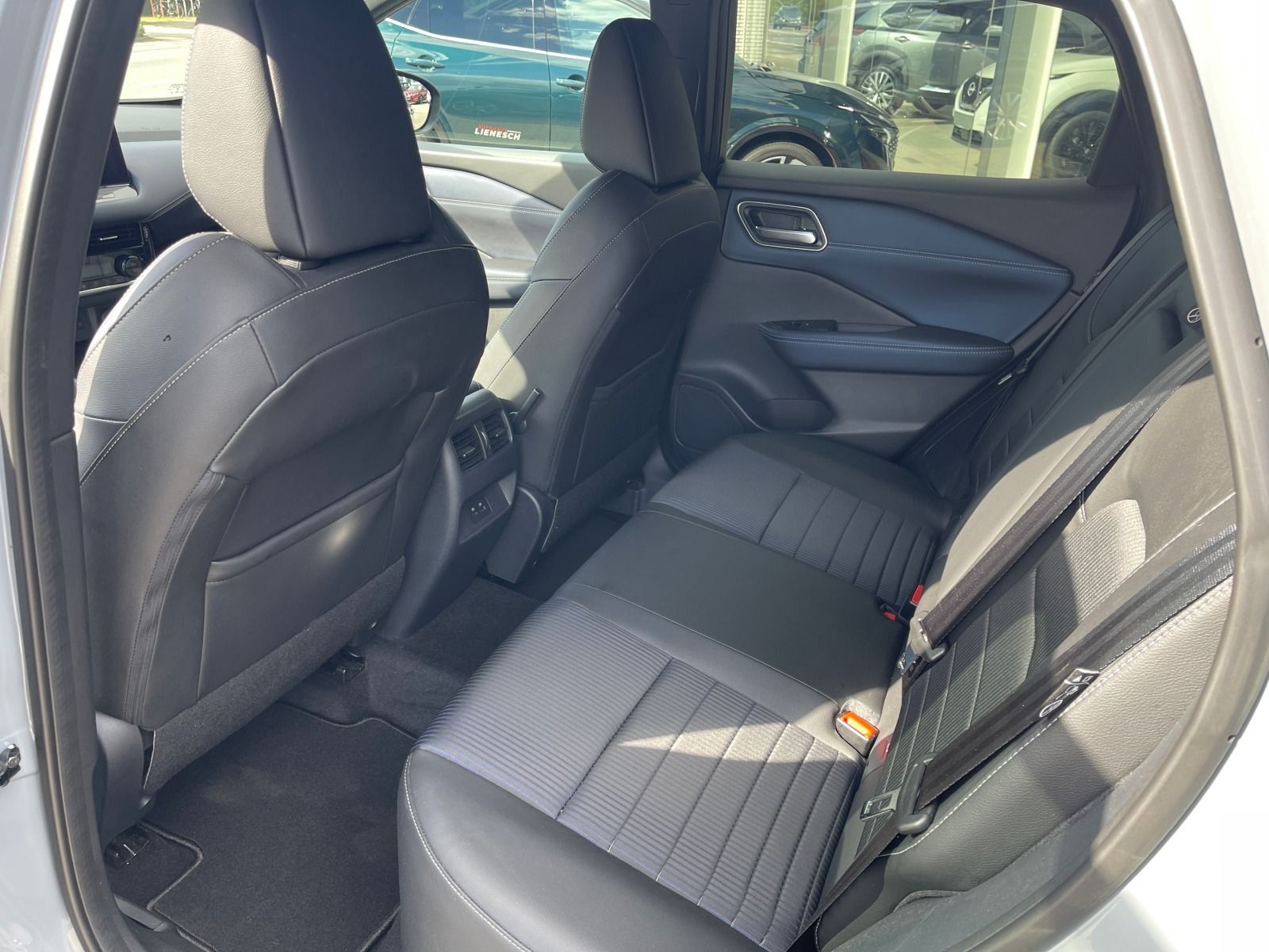 Fahrzeugabbildung Nissan Qashqai 1.3 DiG-T Tekna Automatik Navi Head Up A