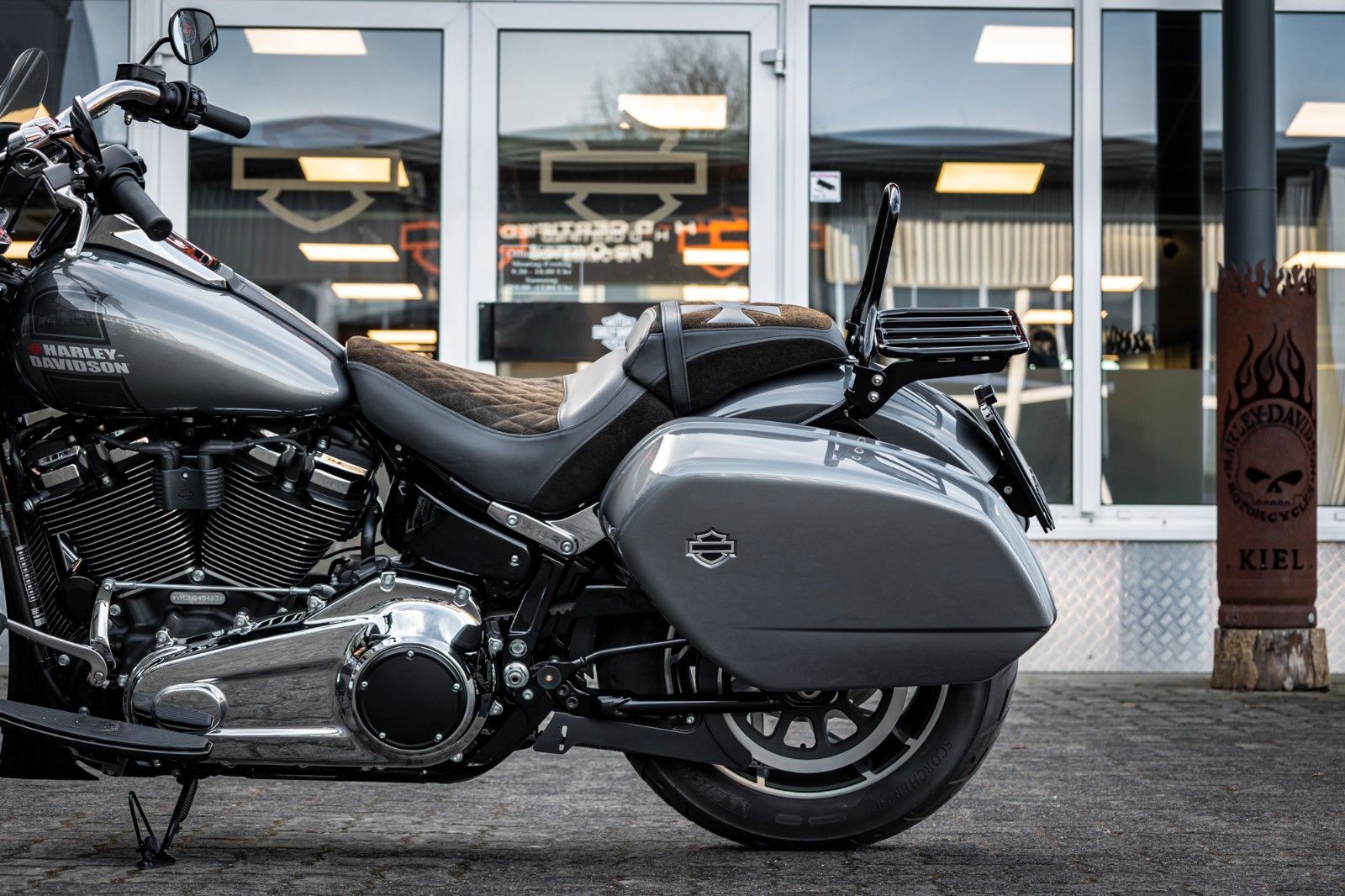 Fahrzeugabbildung Harley-Davidson FLSB SPORT GLIDE 107 - Dr. Jekill & Mr. Hyde -