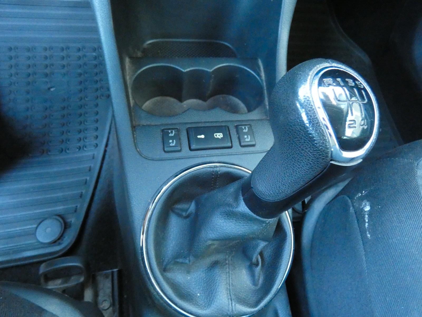 Skoda Fabia 2011 — photo 13