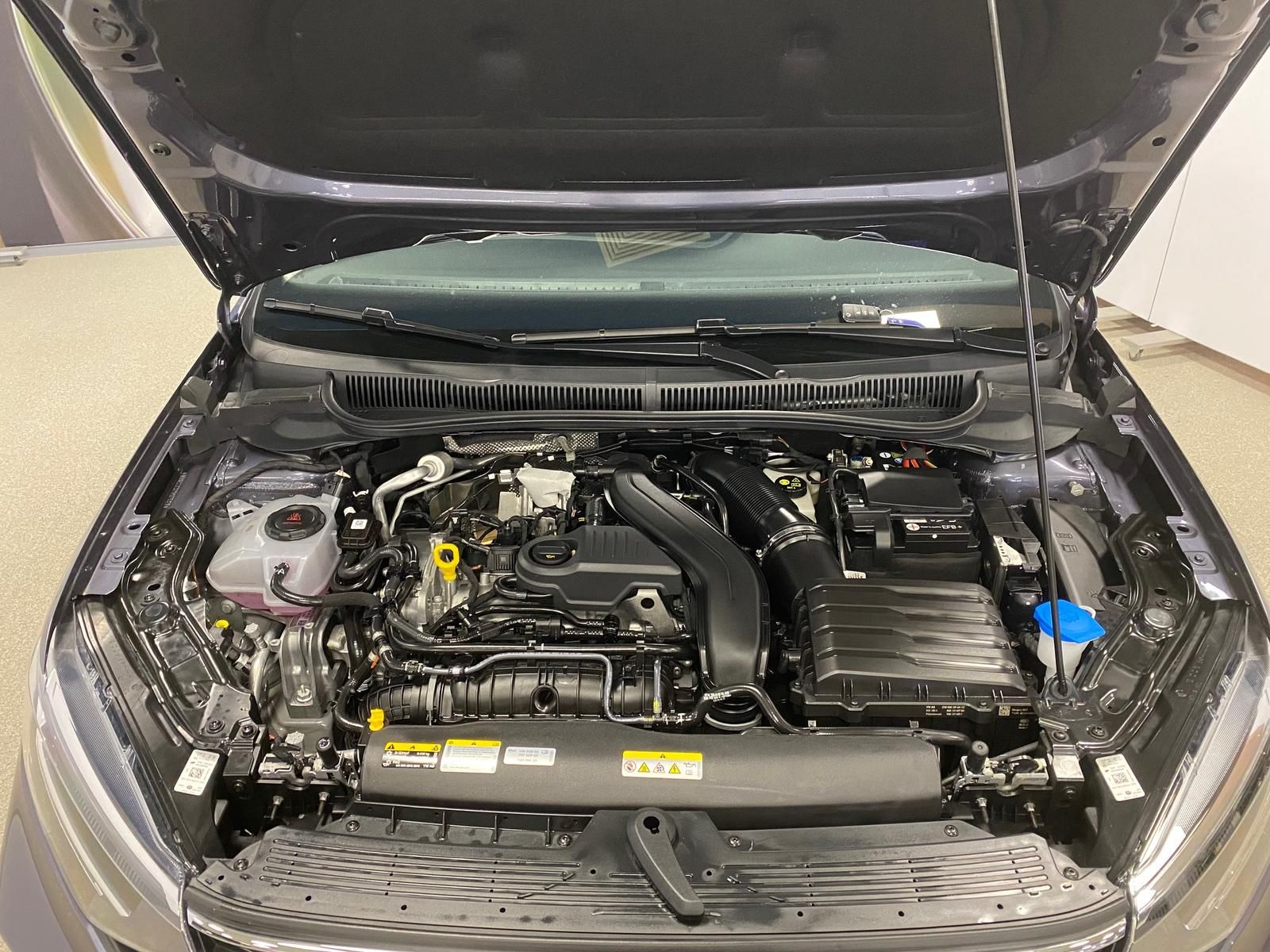 Fahrzeugabbildung Volkswagen Taigo 1.5 16V TSI ACT Life+APP+MATRIX+ALLWETTER+